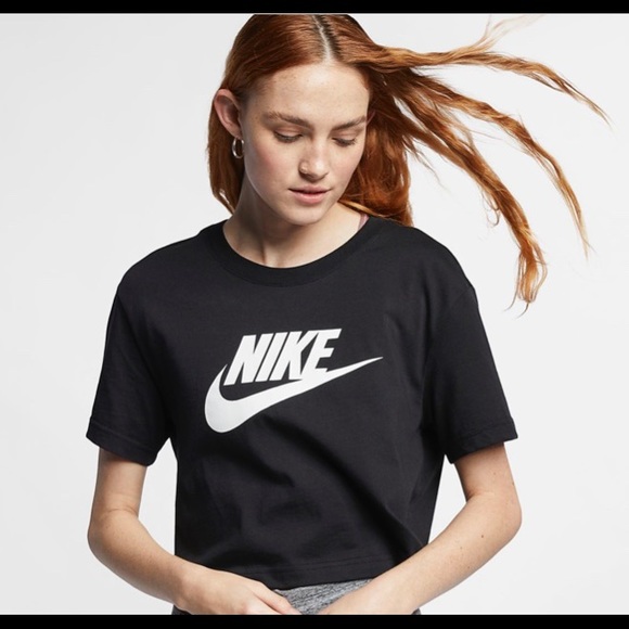 Nike Tops - Nike loose fit crop top
